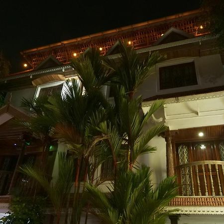 Kochi Hotel White Rose מראה חיצוני תמונה