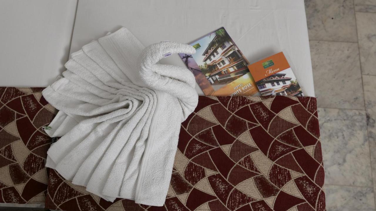 Kochi Hotel White Rose מראה חיצוני תמונה