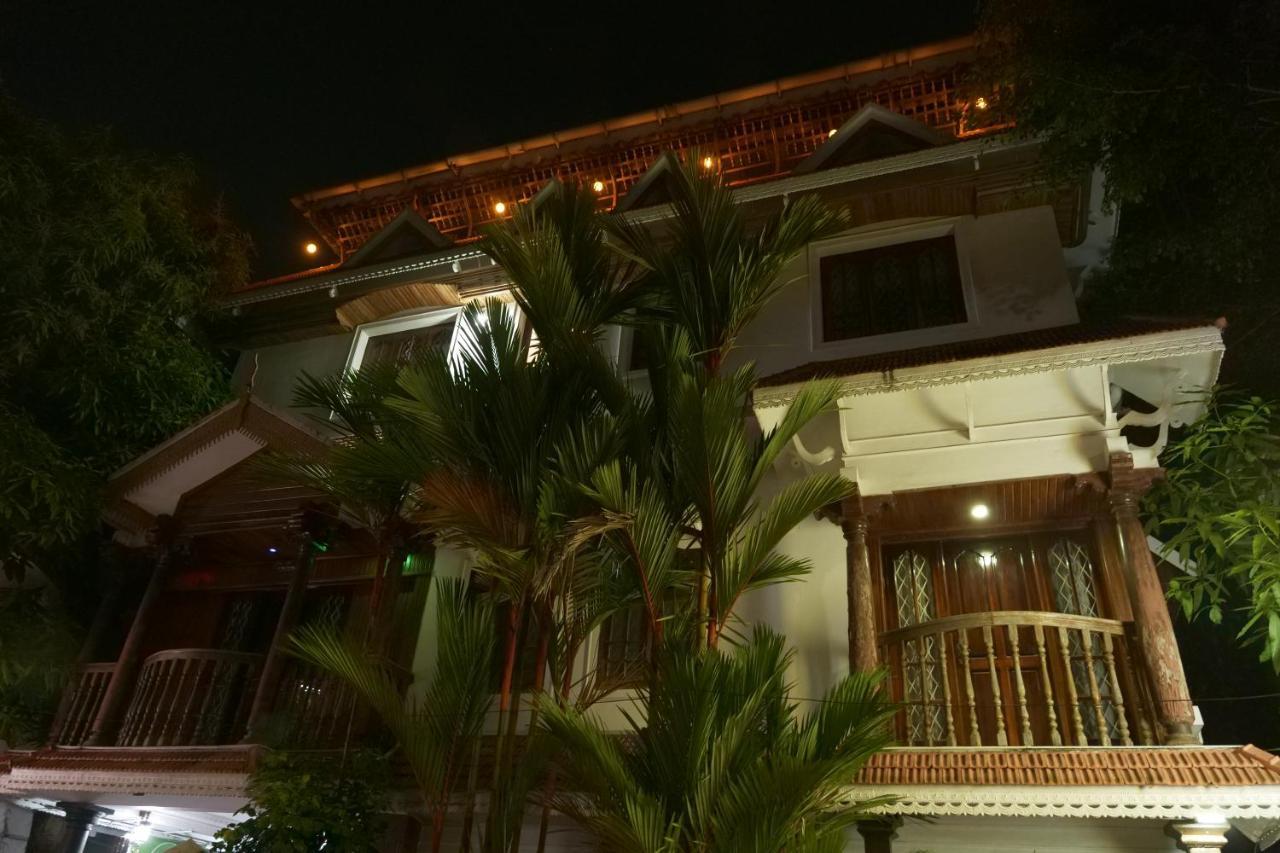 Kochi Hotel White Rose מראה חיצוני תמונה