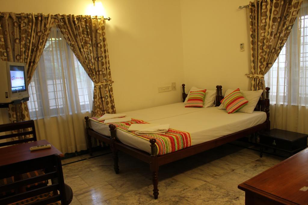 Kochi Hotel White Rose מראה חיצוני תמונה