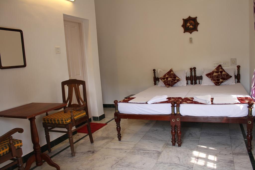 Kochi Hotel White Rose מראה חיצוני תמונה