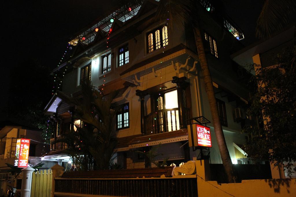 Kochi Hotel White Rose מראה חיצוני תמונה