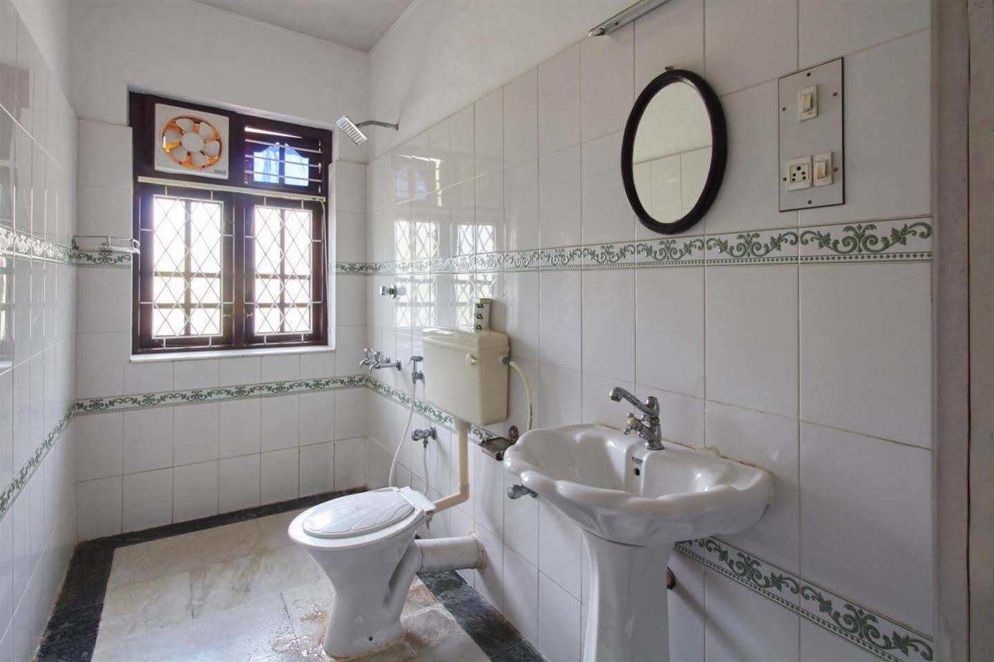Kochi Hotel White Rose מראה חיצוני תמונה
