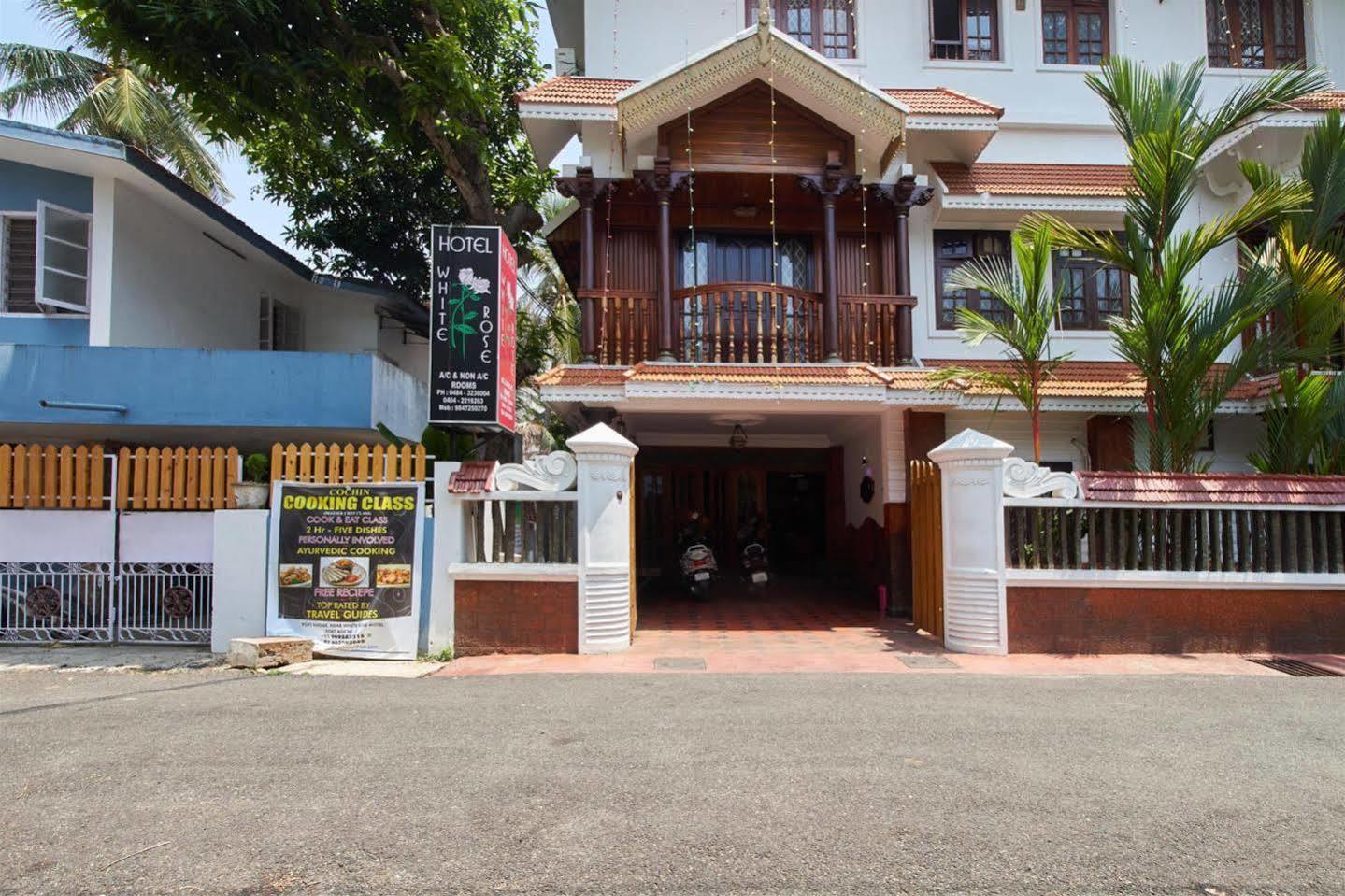 Kochi Hotel White Rose מראה חיצוני תמונה